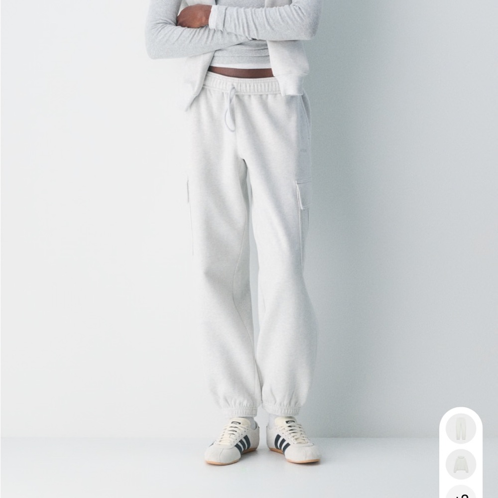 Aritzia-TNA Cozy Sweatfleece Mega Cargo Joggers